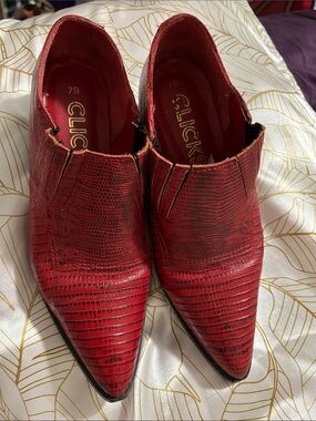 Clicks Red Pointed Leather Ankle Booties